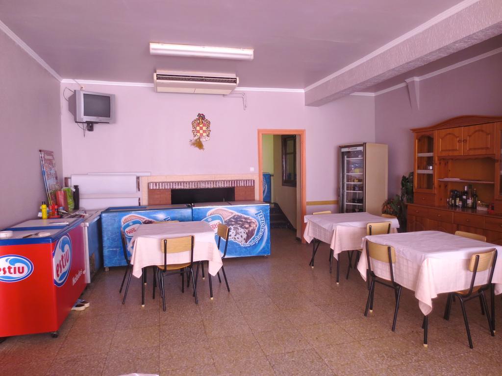 Hostal Roca Fayón 외부 사진