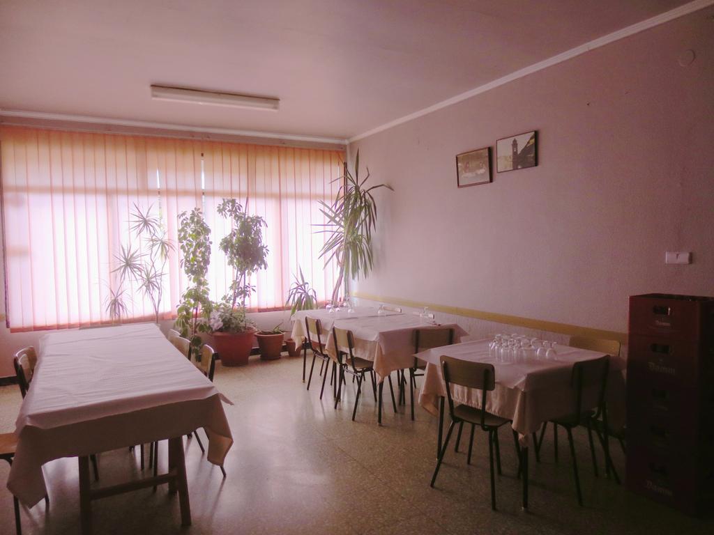 Hostal Roca Fayón 외부 사진