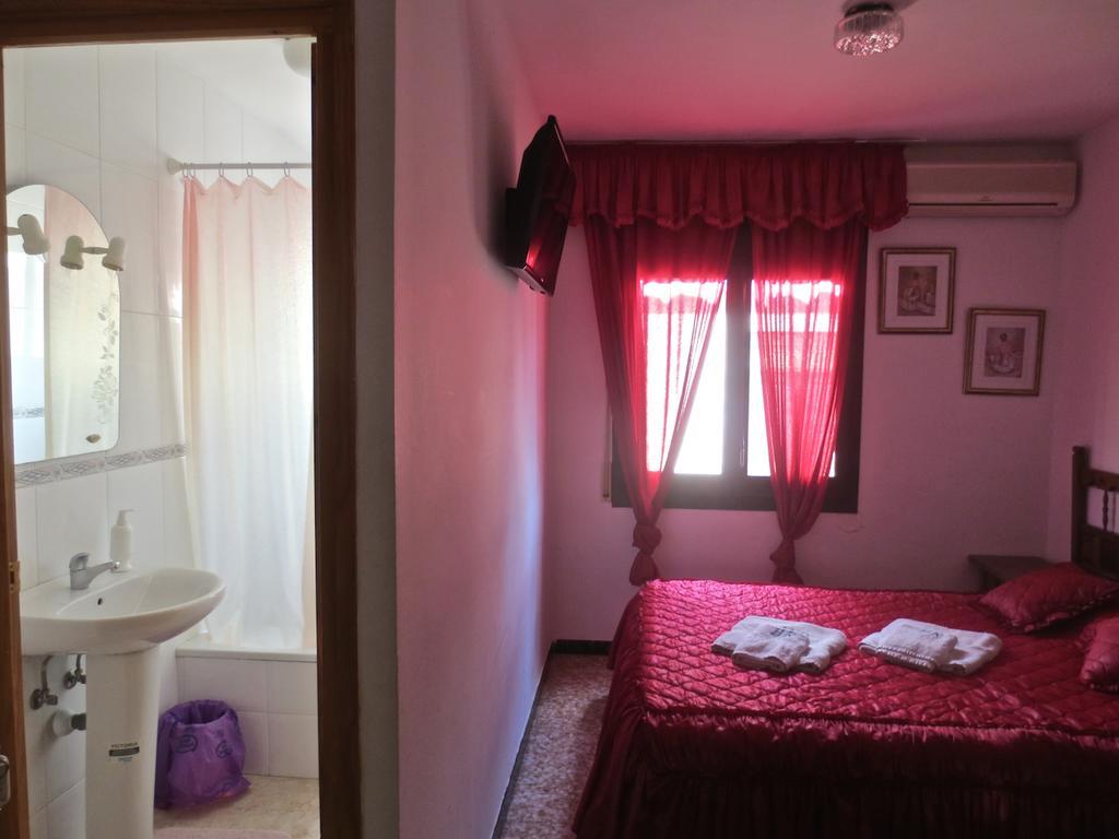 Hostal Roca Fayón 객실 사진
